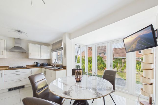 18 Bedeswell Close, Hebburn photo 4