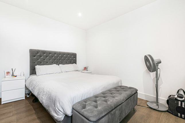 Flat 5, Galleon House, 4-10, Guildford Road, Surrey photo 4