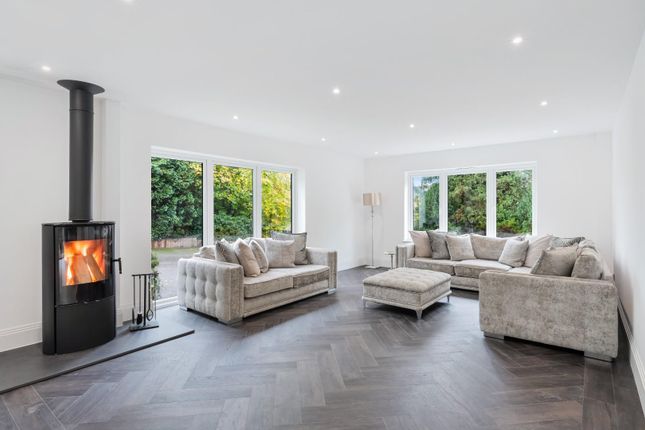 Greensleeves, Hazelwood Lane, Chipstead photo 3