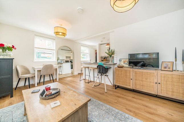 Flat 4, 18, Emanuel Avenue, London photo 4