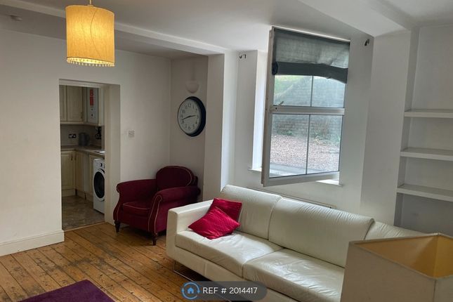 Flat to rent in Clapham Old Town, London