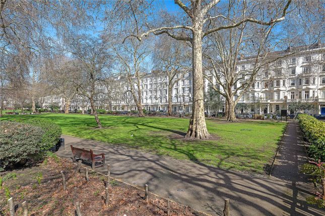 H/L, 94, St. Georges Square, London photo 2