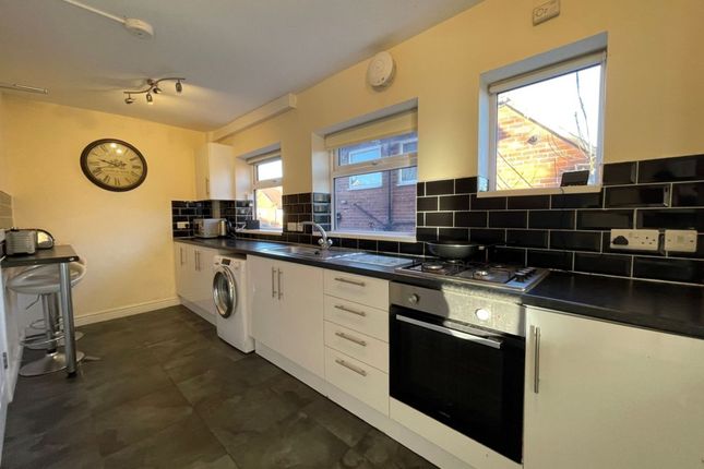 Room 5 21 Grove Mount, Pontefract photo 2