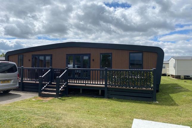 Mobile/park home for sale in 38 The Fairways, Sleaford, Tattershall Lakes