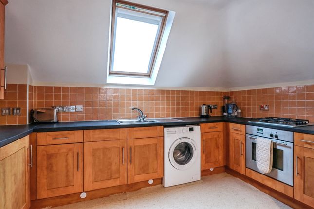 Flat 5, Holly Court, Station Road, FERNDOWN photo 3