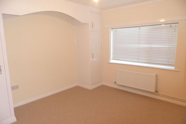Bungalow to rent in Towngate East, Market Deeping, Peterborough