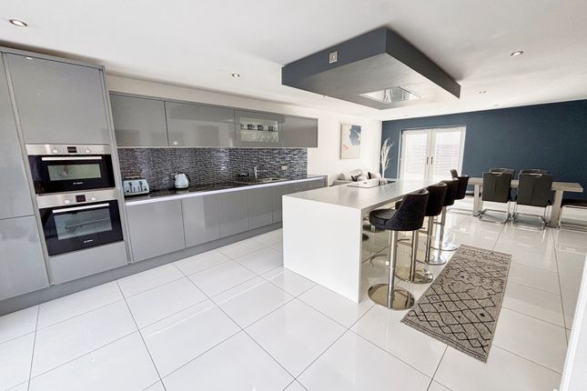 22 Abergarw Meadow, Bridgend photo 3