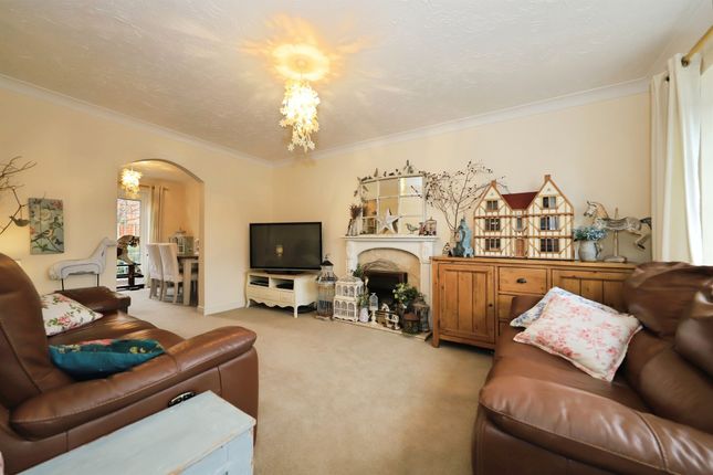 48, Britannia Gardens, Stourport-On-Severn photo 2