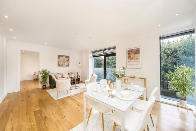 Flat 5, Delphi Court, 152, Fortis Green, London photo 4
