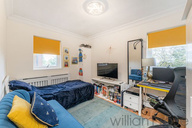 Flat for sale in Savill Row, Woodford Green
