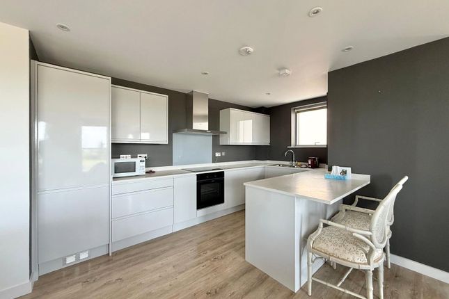 Apartment 6, Holywell Court, 30, King Edwards Parade, Eastbourne photo 4