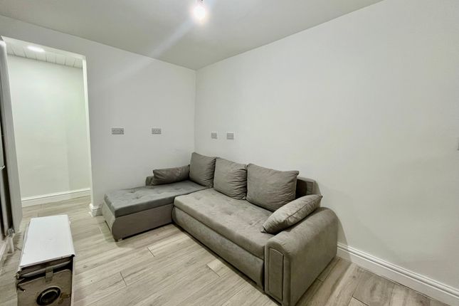 Lower flat, 38, Carr Road, PUDSEY photo 5
