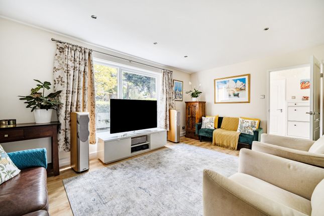 46, Holme Chase, Weybridge photo 3