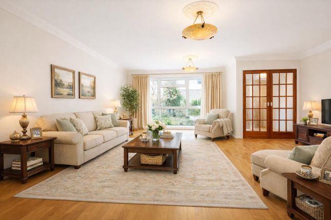 28, Buckingham Gardens, West Molesey photo 3