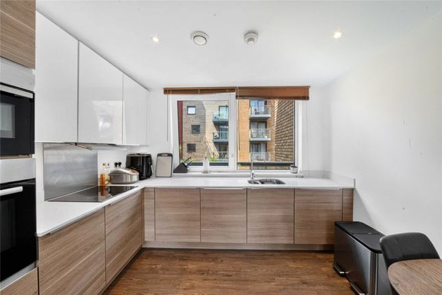 19 Royal Victoria Gardens,, Whiting Way, Rotherhithe photo 4