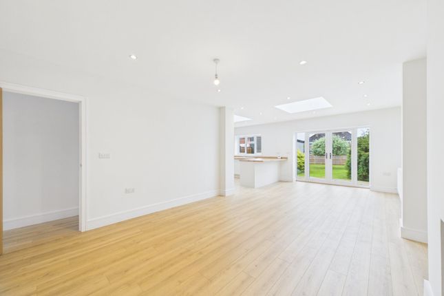 8, Farm Close, Berkshire photo 4