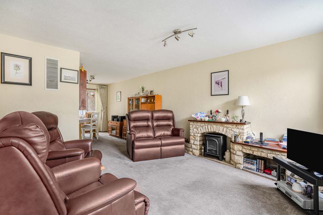 21, Barn Close, Kidlington photo 2