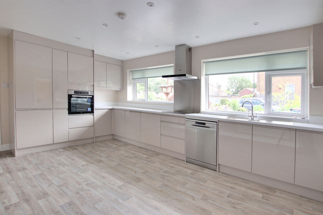 26 Farm Drive, Croydon photo 2