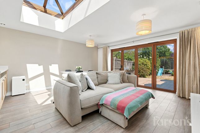 2 Alderton Close, Brentwood photo 2