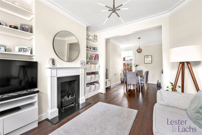 19, Turpins Lane, Woodford Green photo 4
