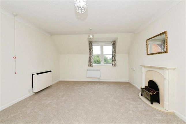 Flat 41, Moorfield Court, Newland Street, Witham photo 2