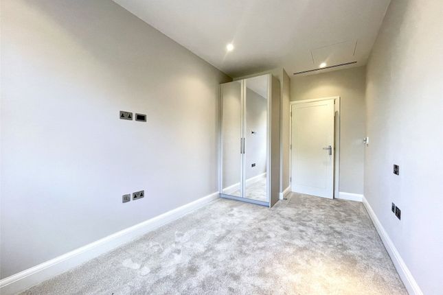 Flat to rent in Heathcote House, Camlet Way, Hadley Wood, Hertfordshire