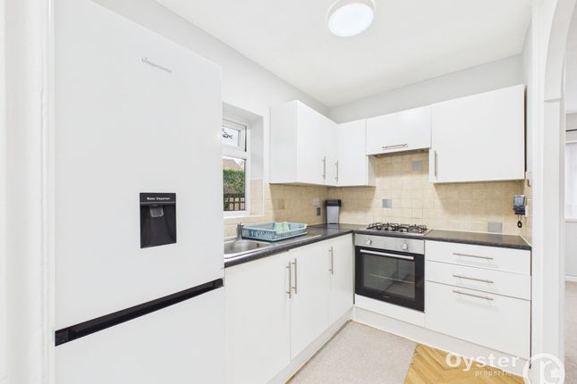 3 Harriet Way, Bushey photo 3