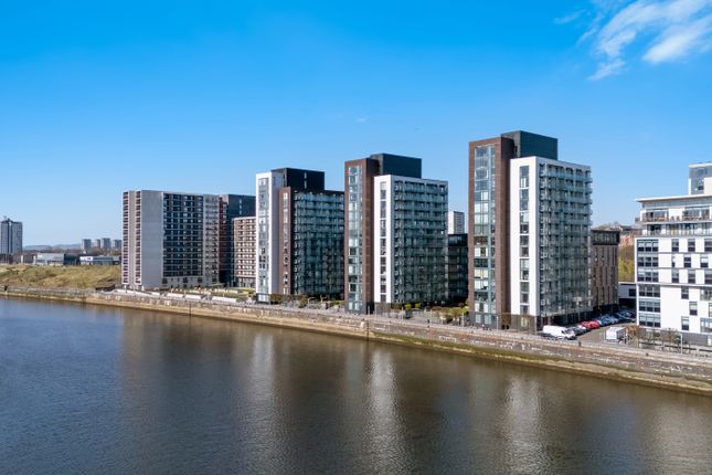 Thumbnail Flat for sale in Meadowside Quay Walk, Glasgow Harbour