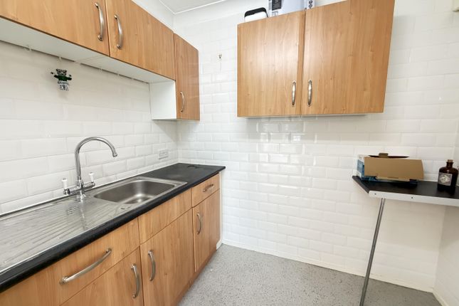 49, Homewillow Close, London photo 4