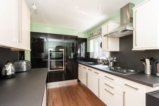 53 Oakfield Avenue, Chesterfield photo 4