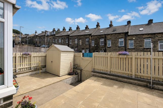 13, Siddal Grove, Halifax photo 2