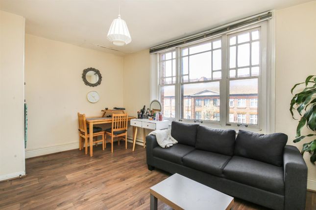 Flat 2, 160, High Road, London photo 3