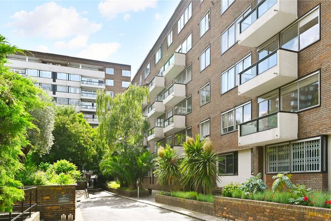 Thumbnail Flat for sale in The Quadrangle, London