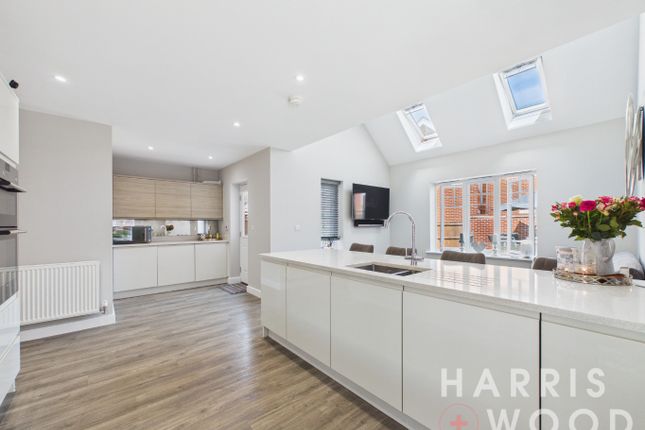 7 Evelyn Mews, Colchester, Essex photo 3