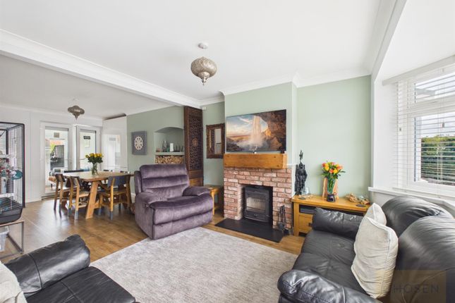 28, Holtham Avenue, Gloucester photo 2