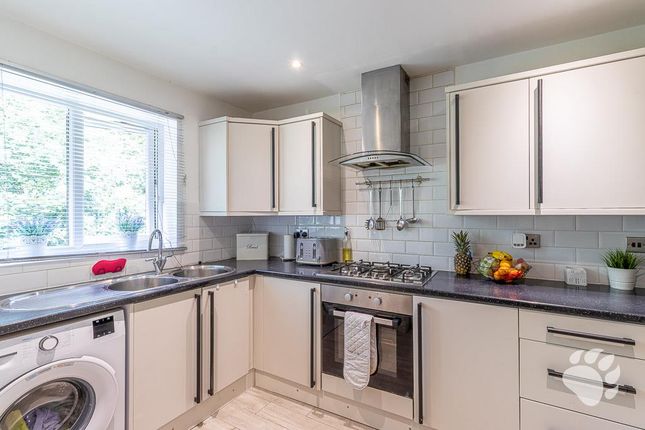 38, Malyons Place, Basildon photo 2