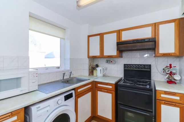 Flat 5, The Cloisters Church Lane, Kings Langley photo 3