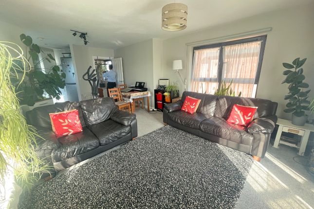 Flat 3, Wynne Court, Watford photo 4