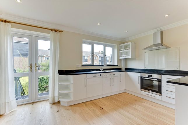 46 Harvest Lane,, Thames Ditton, Surrey photo 4