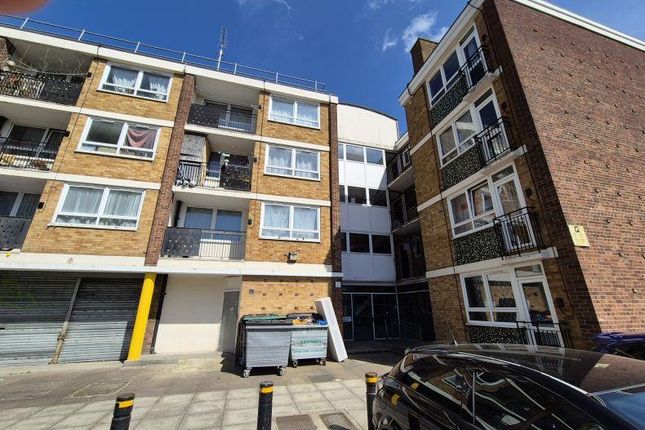 Flat to rent in Second Floor Flat, Pembroke Road, Hornsey, London
