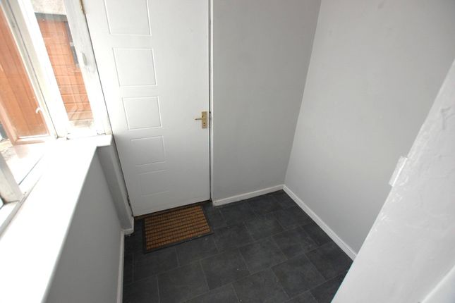 35, Pickford Lane, Greater Manchester photo 5
