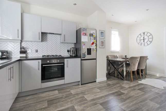 9, Maynard Way, Bordon photo 2