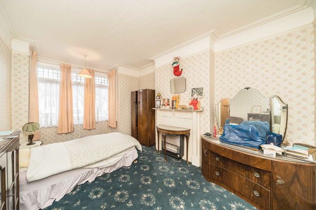 61, Mandrake Road, London photo 3