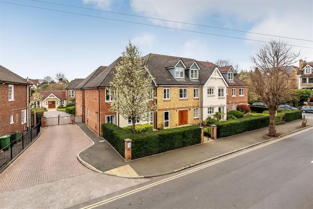 8 Emmeline Lodge, 27, Kingston Avenue, Leatherhead photo 2