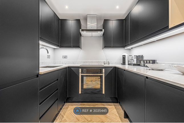 Flat, Hans Crescent, London photo 3