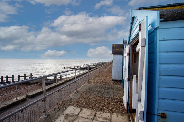 Beach Hut 31 Brackenbury Fort, Golf Road, Felixstowe photo 2