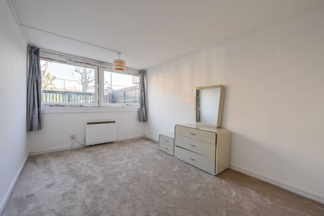 Flat to rent in Camdenhurst Street E14, Limehouse, London,