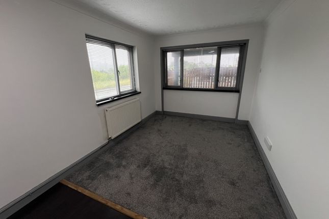 1-bed flat on Capel Ifan Road, Pontyberem Carmarthenshire, £850/mo