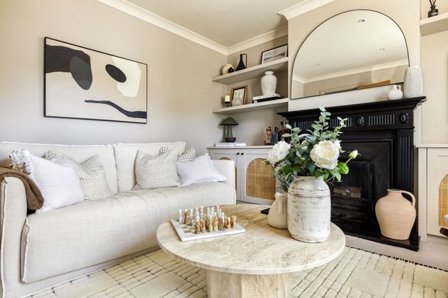 405, Stroude Road, Virginia Water photo 3