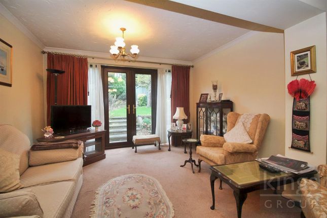2, Headingley Close, Waltham Cros photo 3